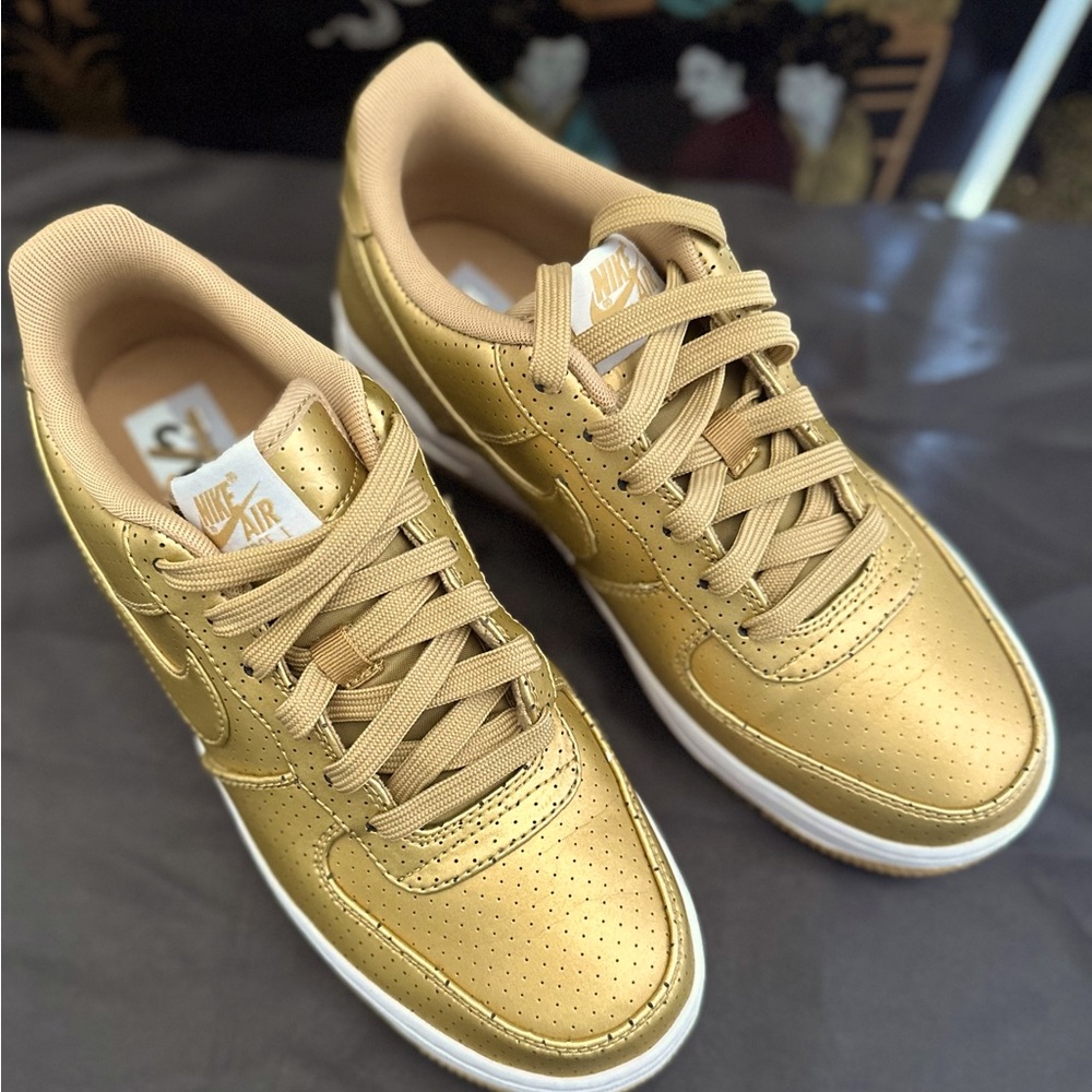 Nike Air Force 1 Low '07 LV8 'Gold' 718152-700